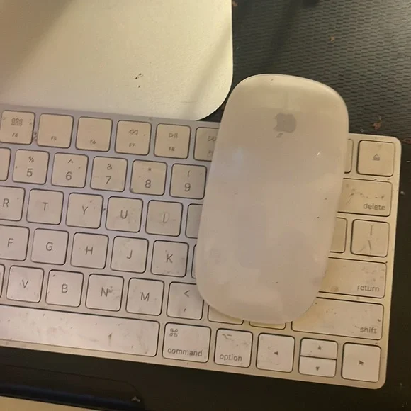 IMAC 21.5 inch screen with wireless mouse & keyboard